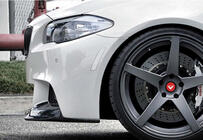 BMW 5-serie F10/F11 2010–2016 Frontkofanger læbespoiler DPT Lip V-3 (til M-Performance, blank sort) foto 6