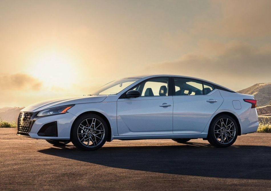 Nissan Altima: opdateret sedan til komfortabel kørsel