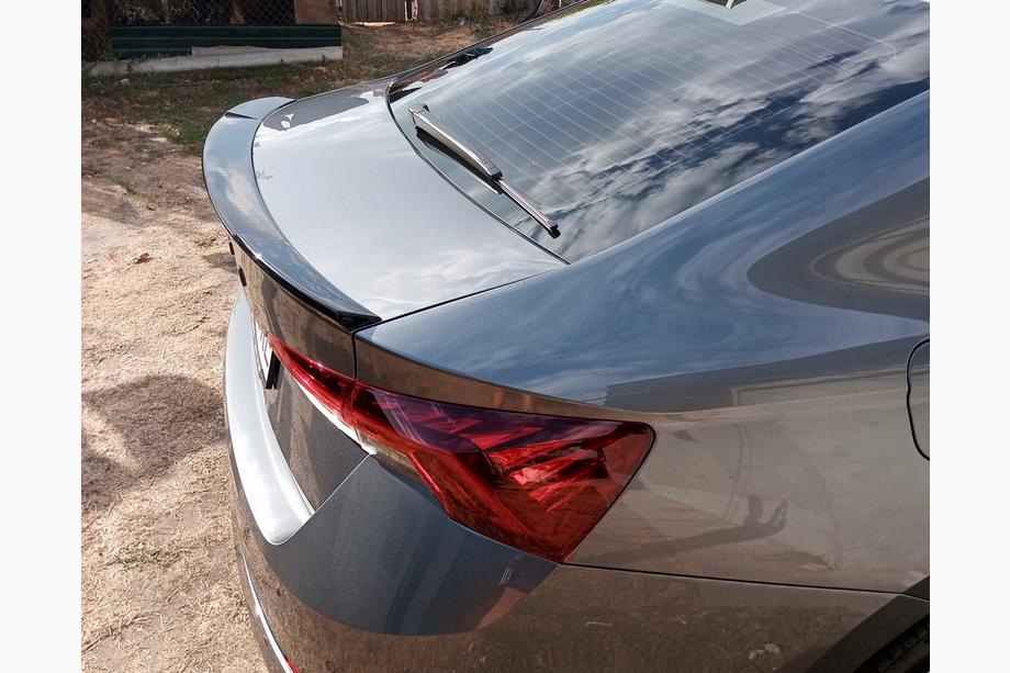 Skoda Octavia IV A8 2020– DPT spoiler (sort højglans) Foto 4