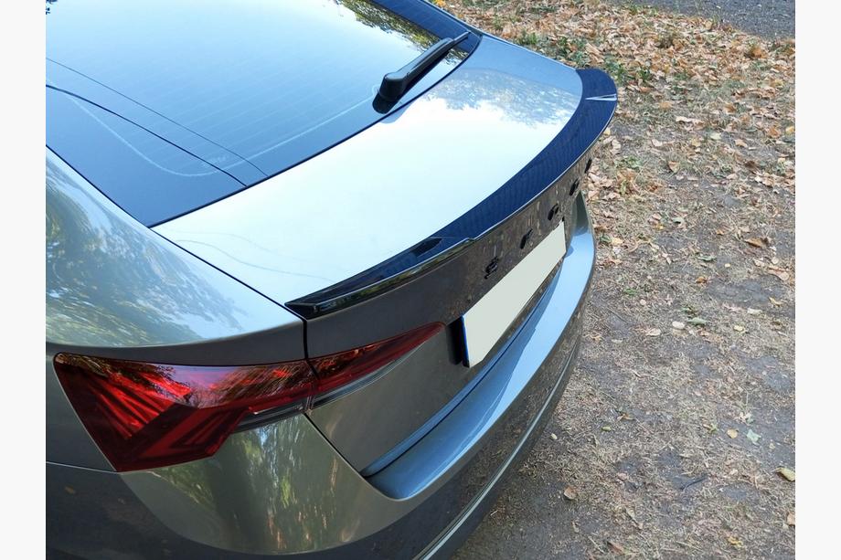 Skoda Octavia IV A8 2020– DPT spoiler (sort højglans) Foto 1