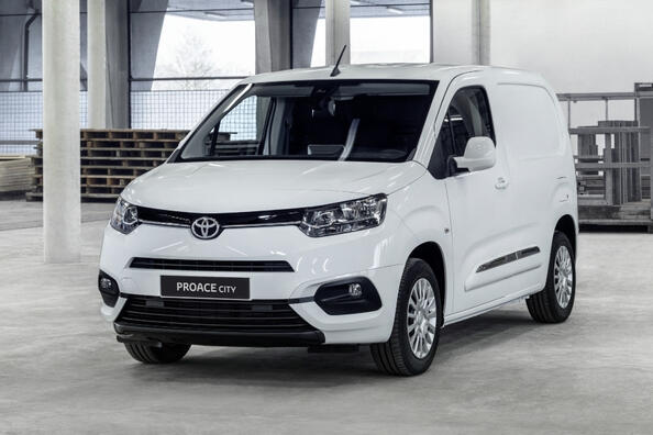 Test af den kompakte varevogn Toyota Proace City Van