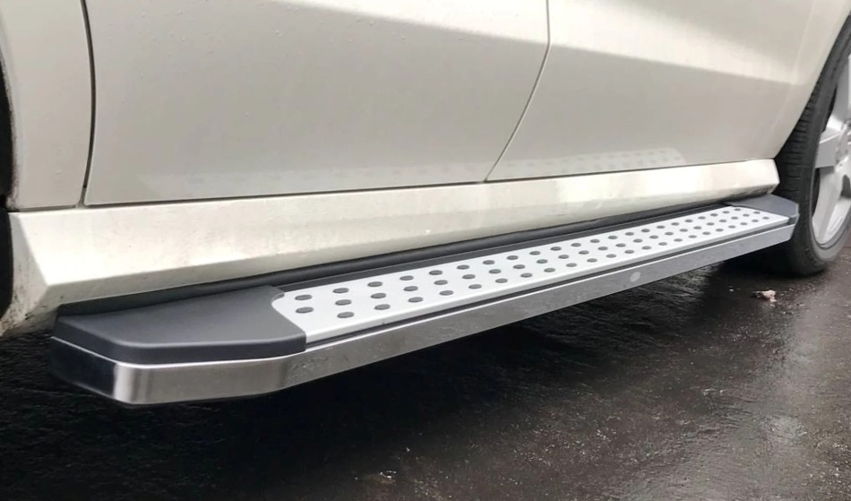 Hvorfor har bilen sideskørter?