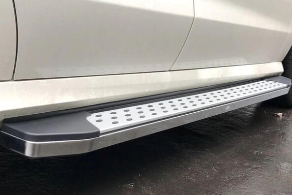 Hvorfor har bilen sideskørter?