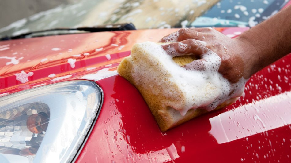 Hvad er bedst til at vaske bilen: børste eller svamp?