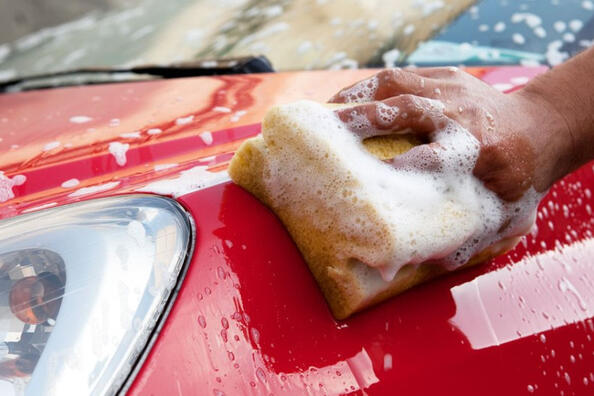 Hvad er bedst til at vaske bilen: børste eller svamp?