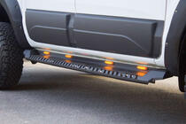 Mitsubishi L200 2015–2024 Dakar V1 sidetrin med LED (2019+, 2 stk, metal) foto 4