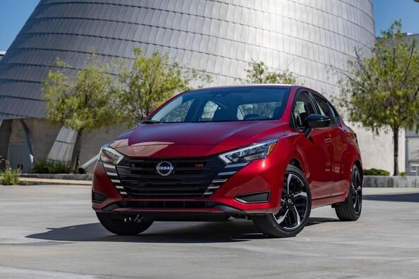 Test af den opdaterede Nissan Versa sedan