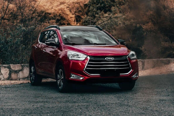 Test af den opdaterede subkompakte crossover JAC JS2