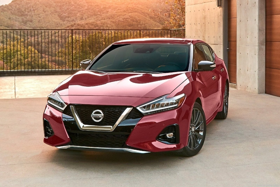 Anmeldelse af den komfortable og elegante Nissan Maxima sedan