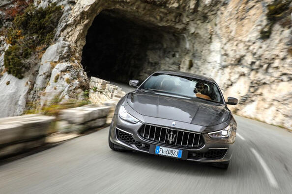 Test af den højtydende italienske sedan Maserati Ghibli