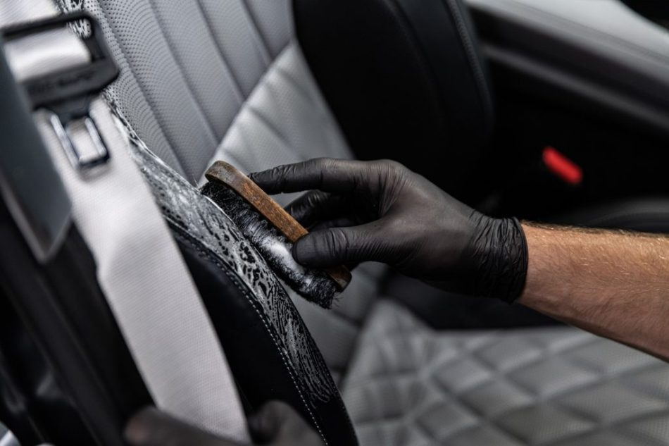 Sådan slipper du af med skimmel i bilens kabine?