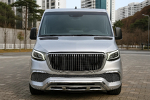 Mercedes Sprinter W907/W910 2018– Forreste kofanger med kølergrill (Maybach) foto 1