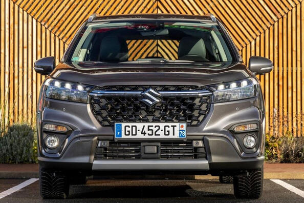 Hvad tilbyder Suzuki S-Cross: overblik over specifikationer og udstyr