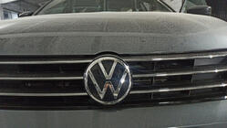 Volkswagen Jetta 2011–2018 Frontemblem foto 2