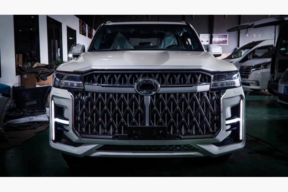 Toyota Land Cruiser 300 2021– VIP bodykit-sæt Image