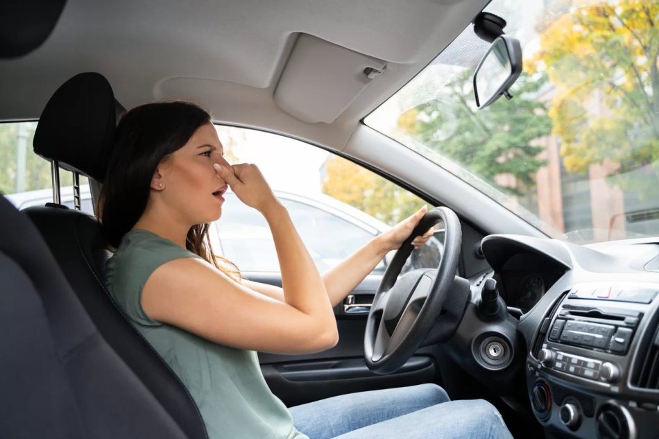 Hvad gør du, hvis der opstår dårlig lugt i bilen?