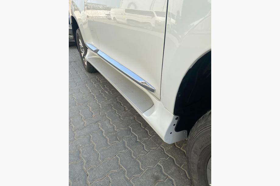 Lexus GX460 2009–2023 Sidetrin (2 stk., aluminium) Hvid farve (sort trinbræt) Foto 12