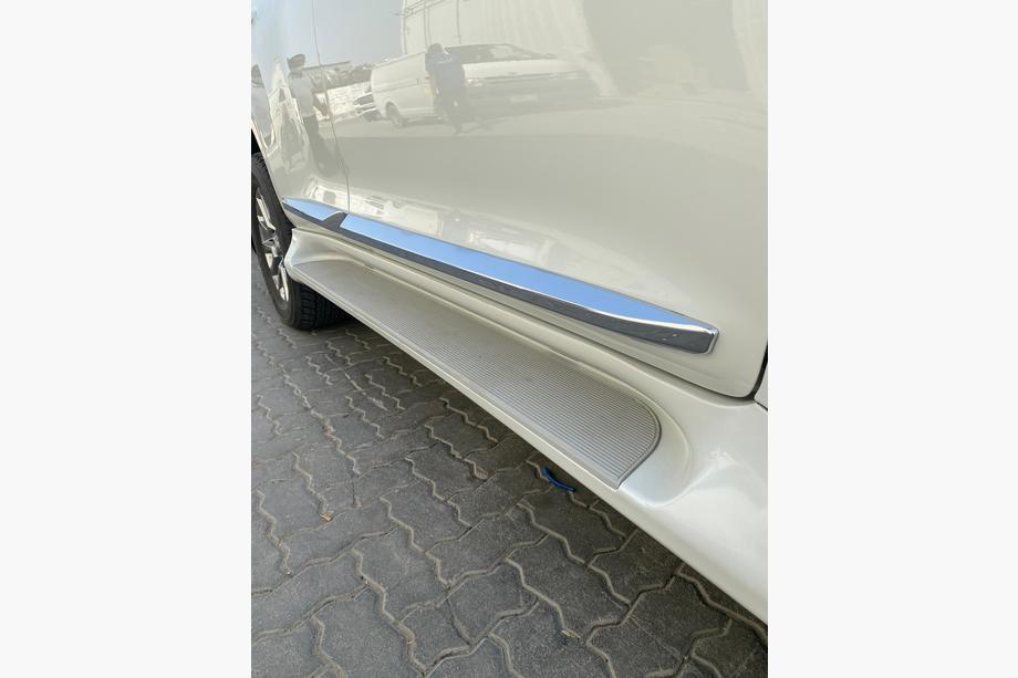 Lexus GX460 2009–2023 Sidetrin (2 stk., aluminium) Hvid farve (sort trinbræt) Foto 13