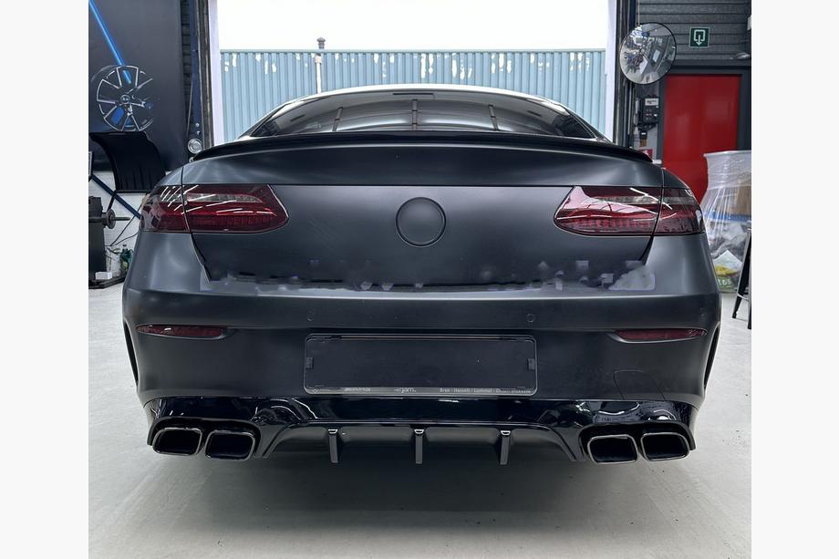 Mercedes E-klasse Coupé C238 2016–2024 Bageste diffuser Black med udstødningsender Black (AMG63 Design) Image
