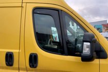 Opel Movano 2021– Vindafvisere, indstik (2 stk., HIC) foto 1