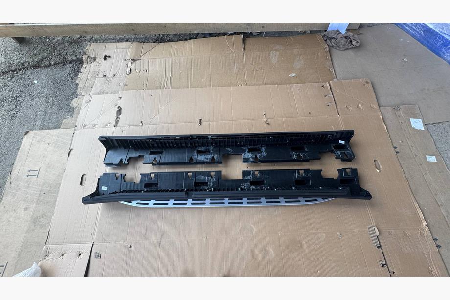 Mercedes GLE W167 2018– Nedsat vare Sidetrin (uden monteringssæt, 2 stk., OEM) Image