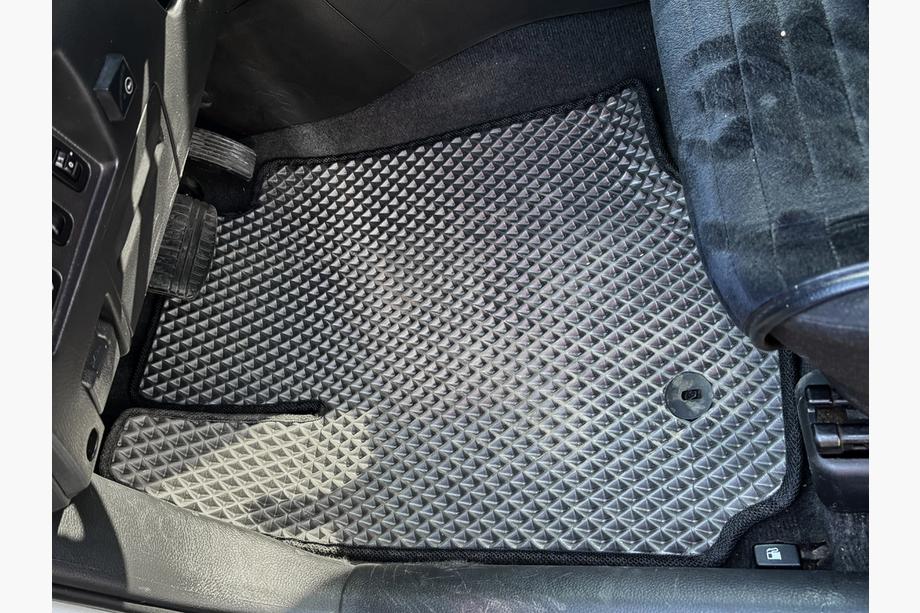Mitsubishi Outlander 2001–2006 EVA gulvmåtter (sorte) Image