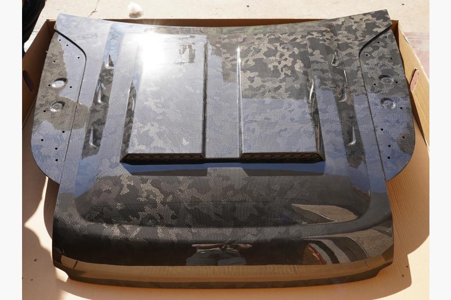 Land Rover Defender 2019– Kulfiber-motorhjelm (smedet kulfiber) Image