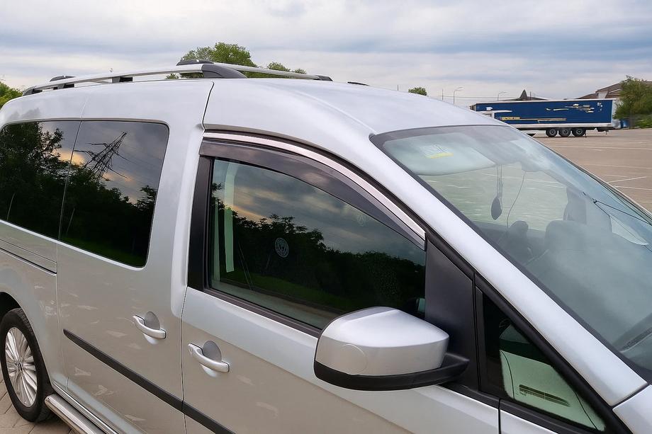Volkswagen Caddy 2004–2010 Vindafvisere til vinduer med kromliste Niken Luxury (2 stk) Image