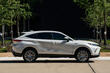 Test af Toyota Venza: moderne hybridcrossover foto 3