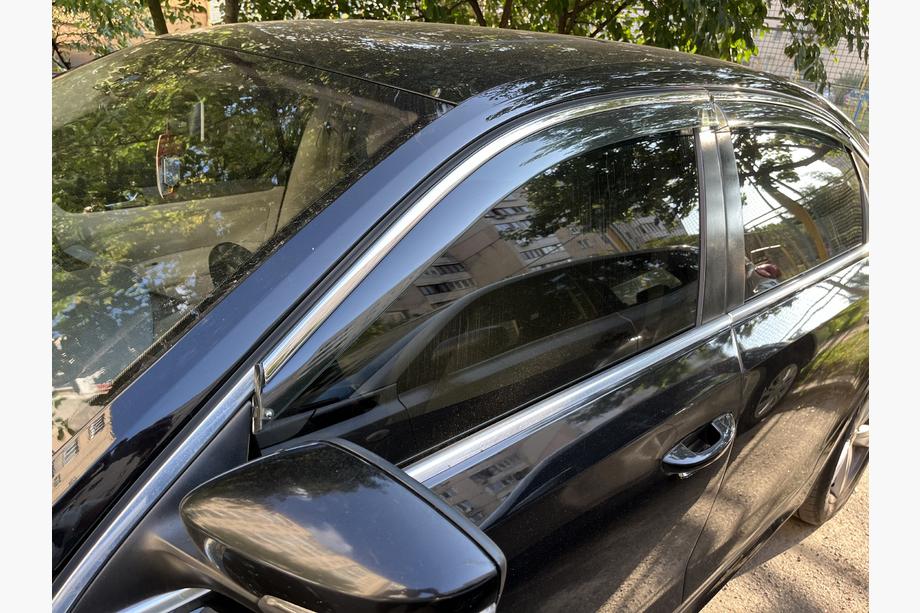 Volkswagen Passat B7 2012–2015 Vindafvisere til sideruder med kromliste Niken Luxury (USA, 4 stk) Foto 1