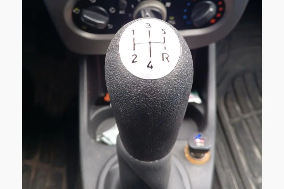 Renault Logan MCV 2005–2013 Gearknop 8200079112 (sort med grå) Image