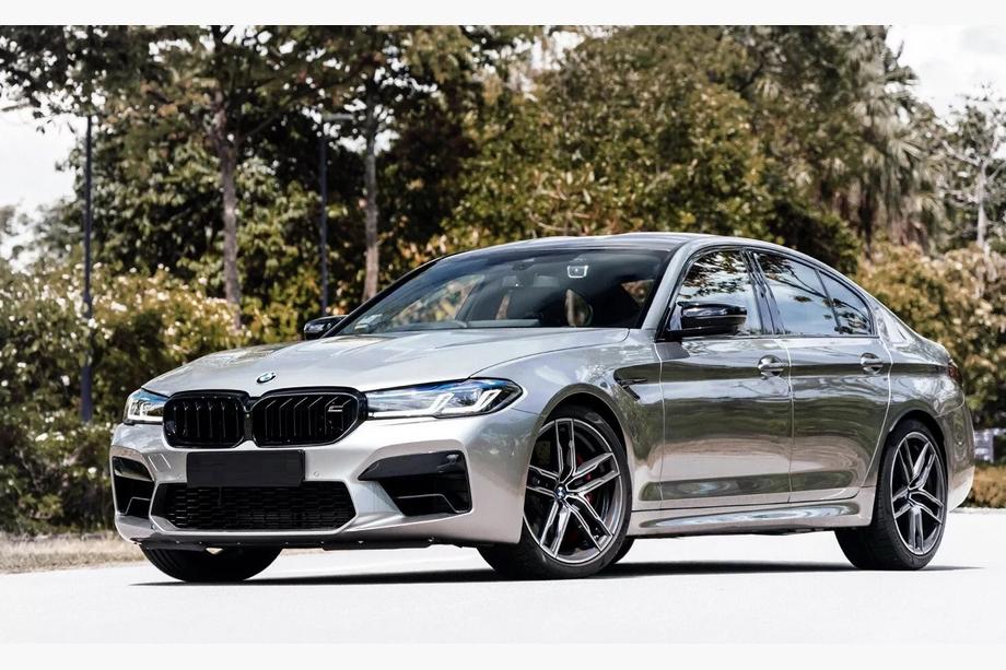 BMW 5-serie G30/G31 2017–2023 Nyregrill M-Look (2021-2023, sort højglans) Uden kamera Image