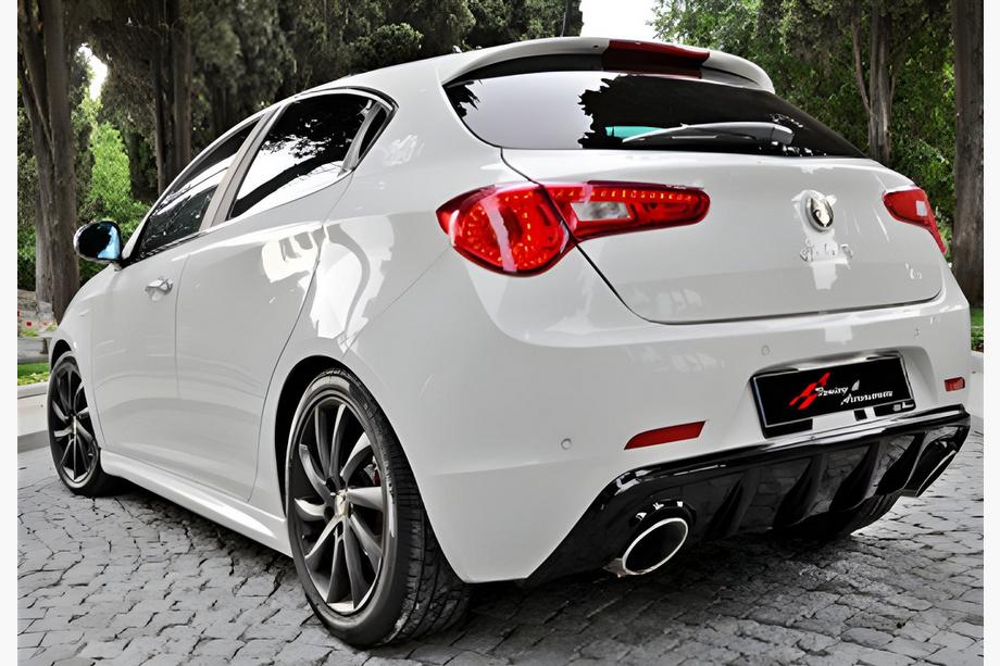 Alfa Romeo Giulietta 2010–2020 Bageste diffuser DPT V-1 (blank sort) Image