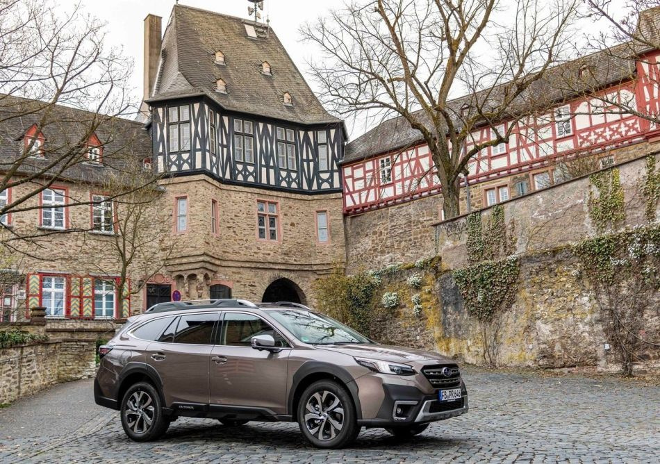 Test af Subaru Outback: pålidelig og alsidig crossover til alle veje