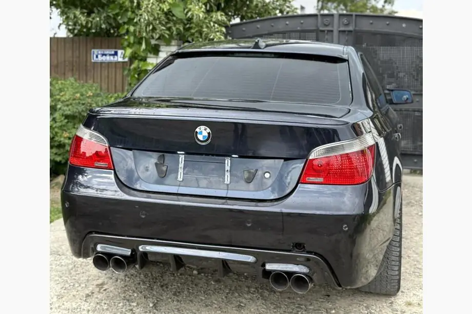 BMW 5-serie E60/E61 2003–2010 Bagerste diffuser DPT V-2 (til M-Sport, sort højglans) Image