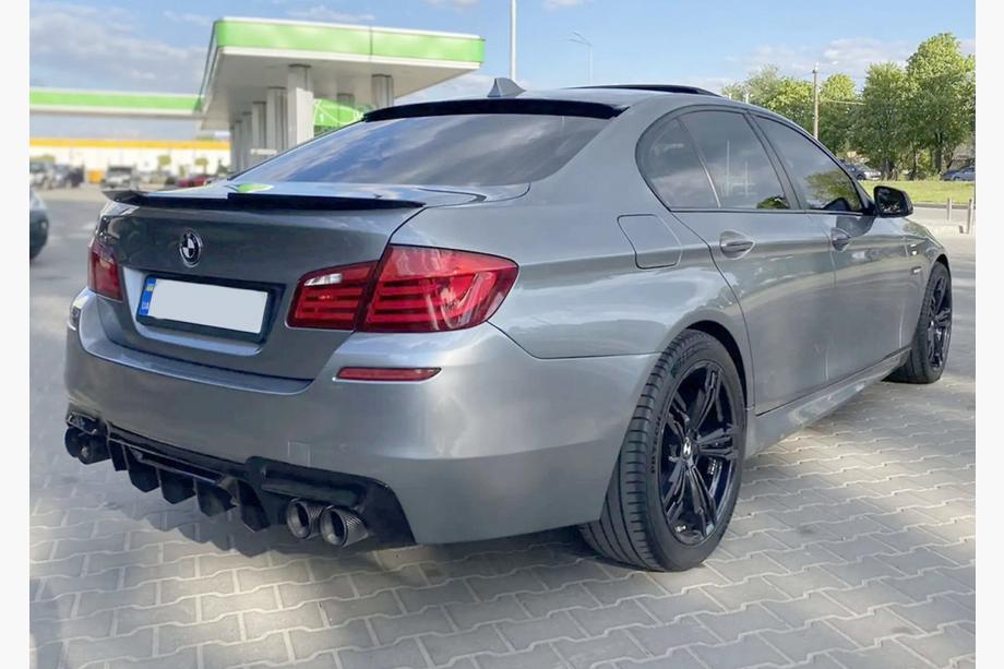 BMW 5-serie F10/F11 2010–2016 Bagdiffuser CS-Style DPT (til M5, sort højglans, vakuumformet) Foto 3