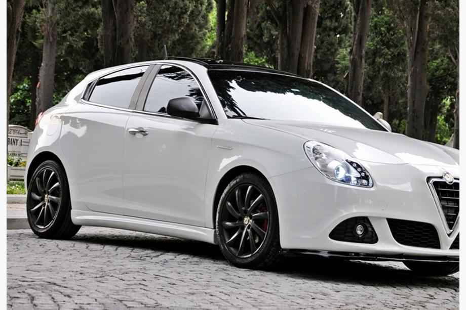 Alfa Romeo Giulietta 2010–2020 DPT sideskørter (blank sort) Foto 1