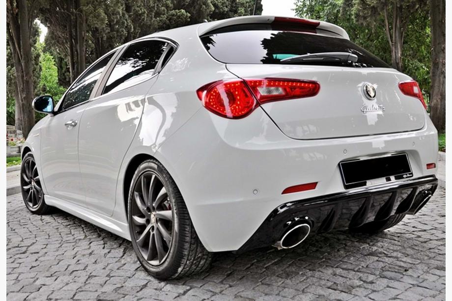 Alfa Romeo Giulietta 2010–2020 DPT sideskørter (blank sort) Foto 2