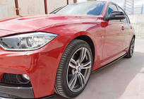 BMW 3-serie F30/F31 2012–2019 DPT V-3 sideskørt-omlægninger (til M-Sport sideskørter, sort højglans) foto 2