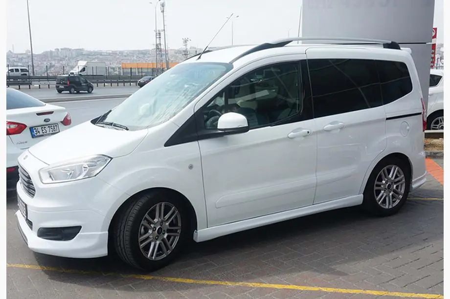 Ford Courier 2014–2023 DPT sideskørter (blank sort) Image