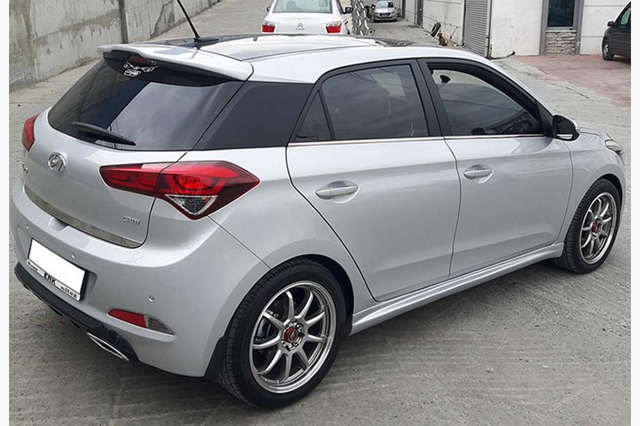 Hyundai I-20 2014–2020 DPT sideskørter (2014-2018, sort højglans) Foto 3