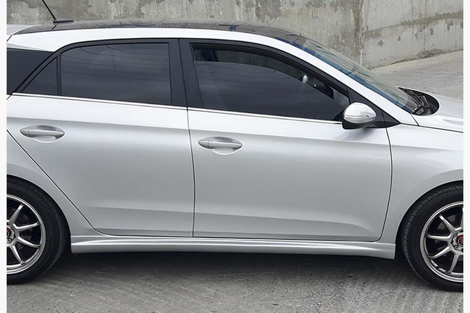 Hyundai I-20 2014–2020 DPT sideskørter (2014-2018, sort højglans) Foto 1