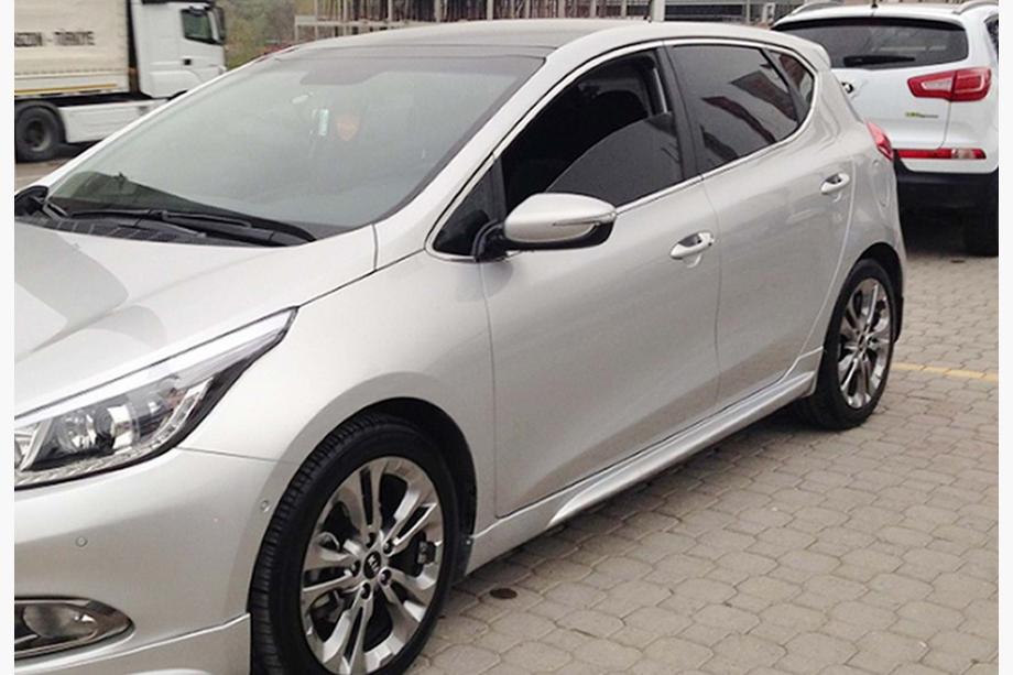 Kia Ceed 2012–2018 Sideskørter DPT (2012-2015, sort højglans) Image