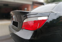 BMW 5-serie E60/E61 2003–2010 CSL-style spoiler (sort højglans) foto 2