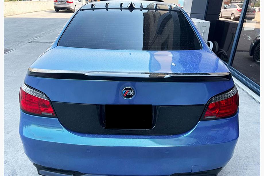 BMW 5-serie E60/E61 2003–2010 Spoiler M4-Style (sort højglans) Image