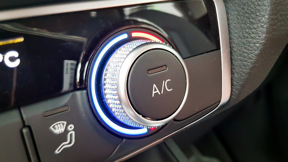 Sådan bruger du bilens aircondition om vinteren: nyttige tips