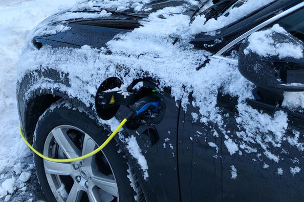 Sådan bruger du elbilen om vinteren: tips til komfort og økonomi