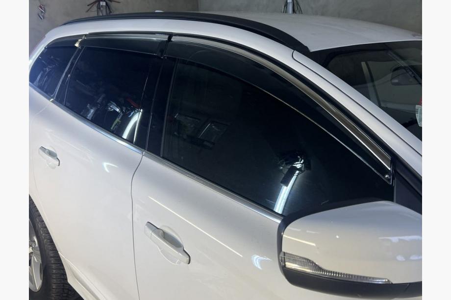 Volvo XC60 2009–2017 Vindafvisere med kromliste Niken Luxury (6 stk) Foto 1