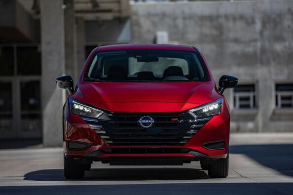 Opdateret Nissan Versa: en stilfuld og prisvenlig sedan