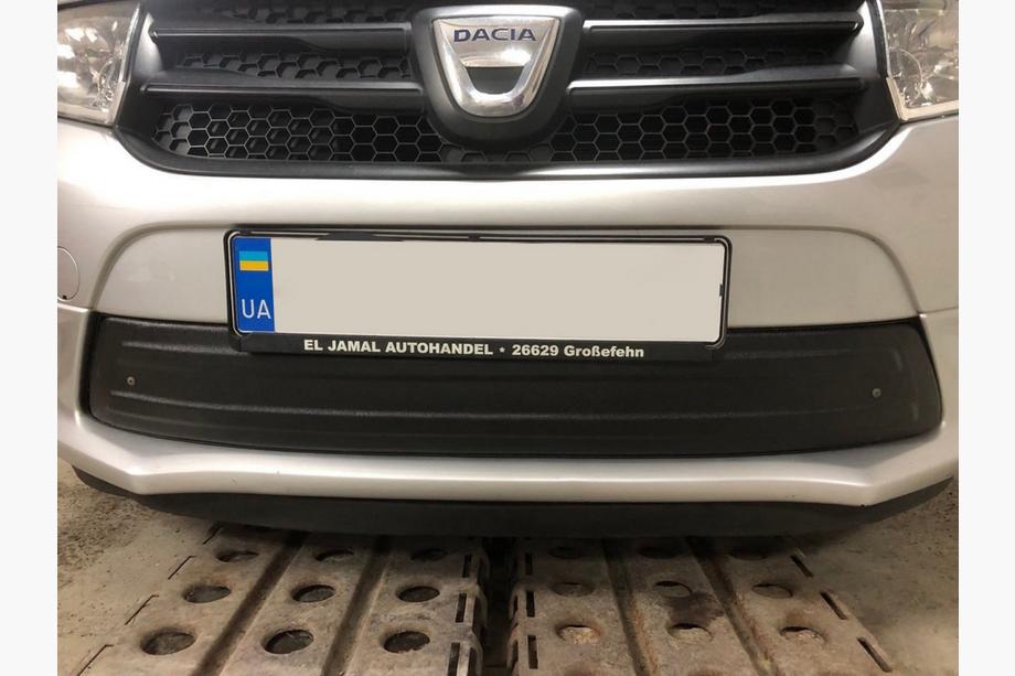 Dacia Sandero 2013–2020 Nederste vinter grillafdækning Mat Image